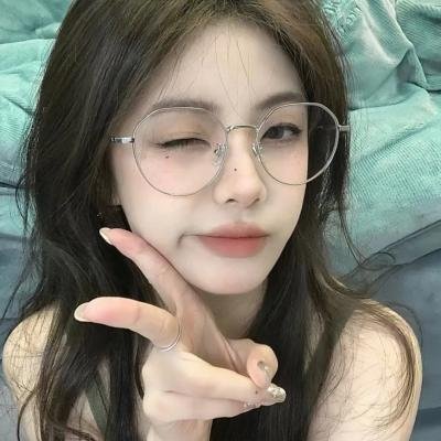 穿成200斤农妇后，首辅他真香了